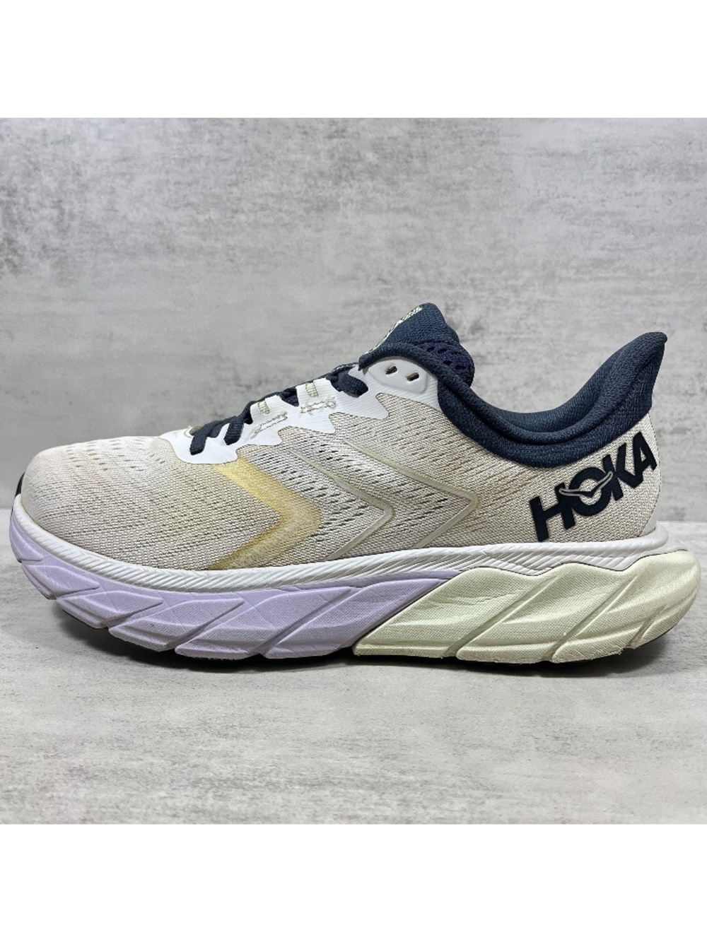 Hoka One One Arahi 5 Running Shoes - Women's Size 8.5 - Cream